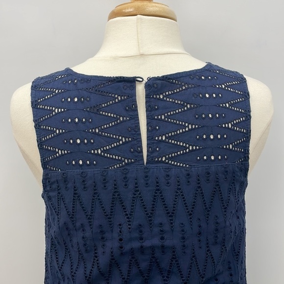 J. Crew Geometric Embroidered Eyelet Sleeveless Woven Blouse Navy 4 Tall - Picture 6 of 9